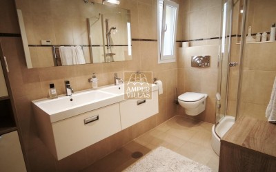 A beautiful semi-detached house with lovely sea views in Sierra Altea Golf.